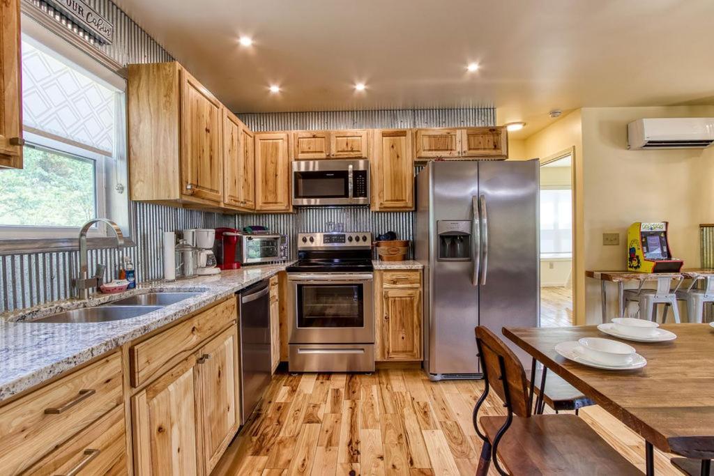 Key Lime Pie, Hot Tub,Wifi, 1089 Free Tickets Each Paid Day, Dollywood And More Гетлинбург Екстериор снимка