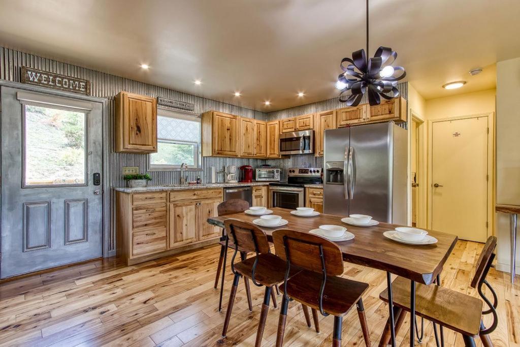 Key Lime Pie, Hot Tub,Wifi, 1089 Free Tickets Each Paid Day, Dollywood And More Гетлинбург Екстериор снимка