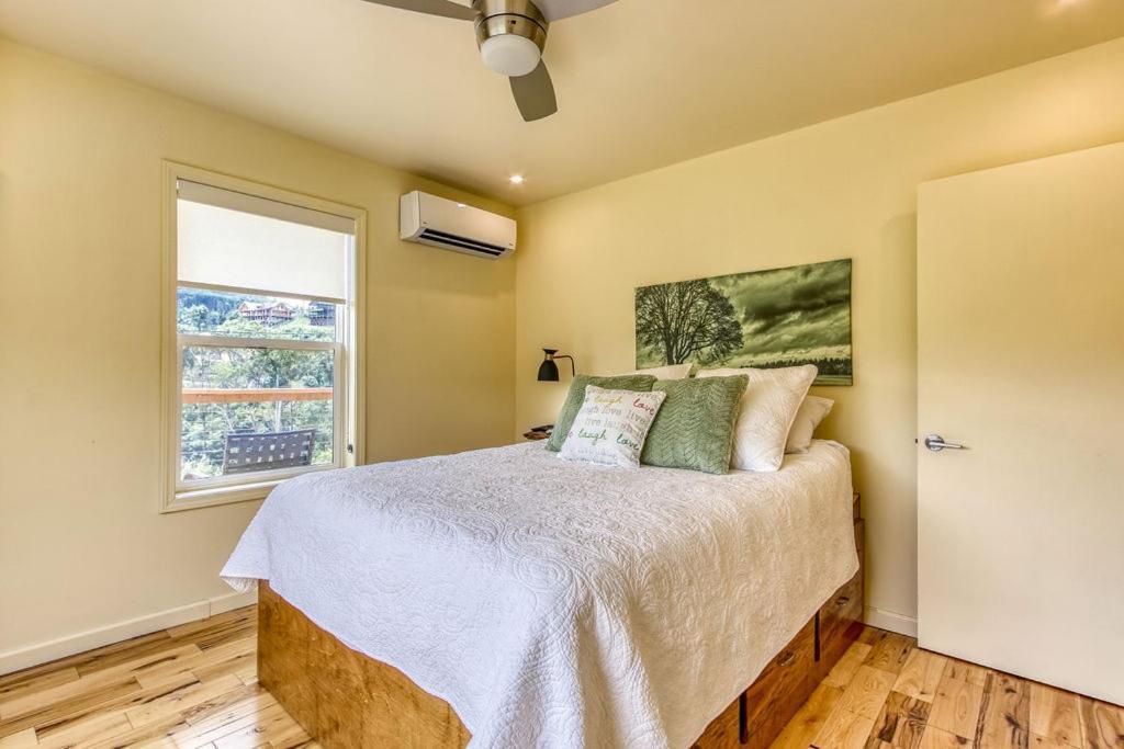 Key Lime Pie, Hot Tub,Wifi, 1089 Free Tickets Each Paid Day, Dollywood And More Гетлинбург Екстериор снимка